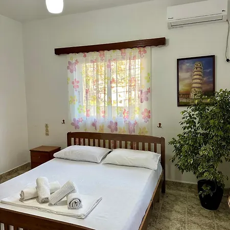 Apartment Chris Sarandë